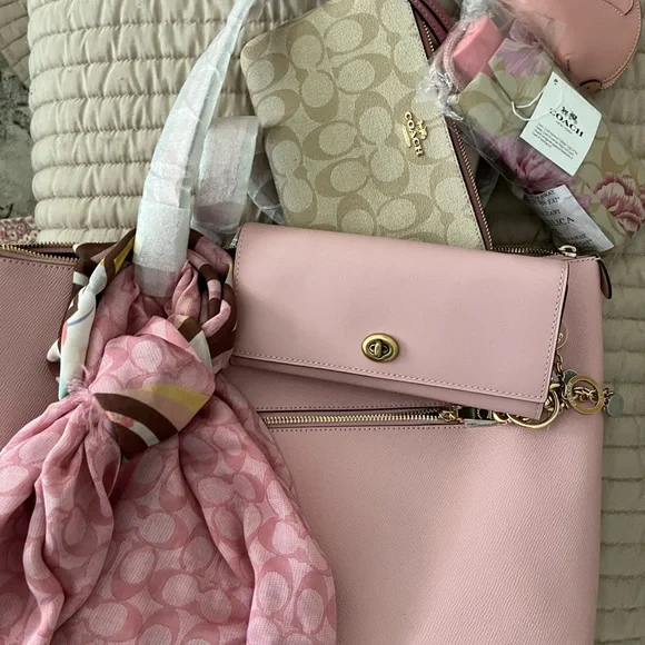 NWT- Coach Keith Haring 7 piece tote set- Firm! - Picture 3 of 16